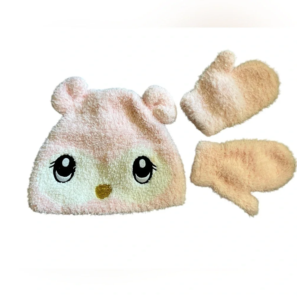 Light pink hat & mittens, 12m 18m 24m depends on baby’s head circumference